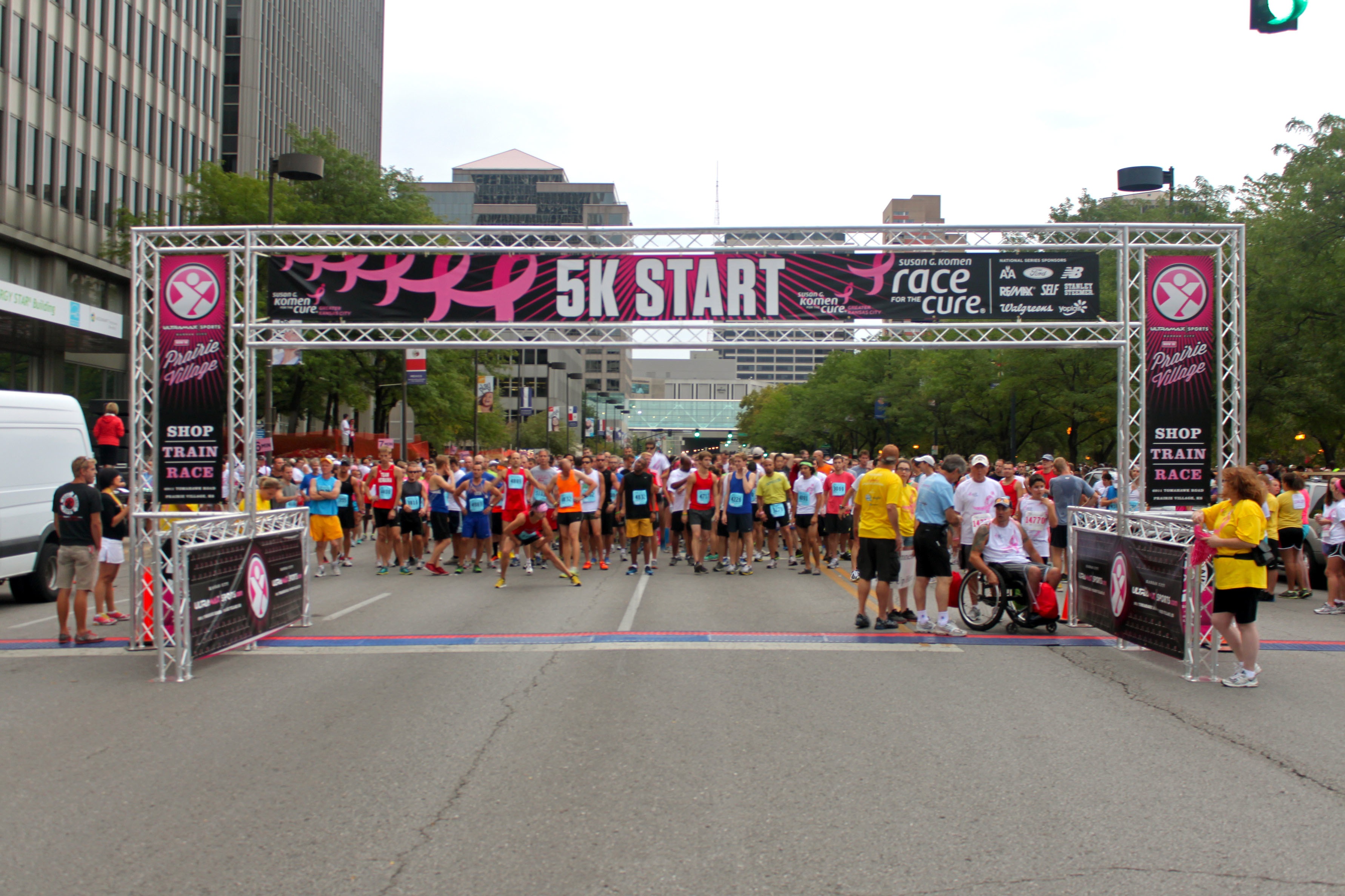 marathon finish line system by exhibit and display truss.com